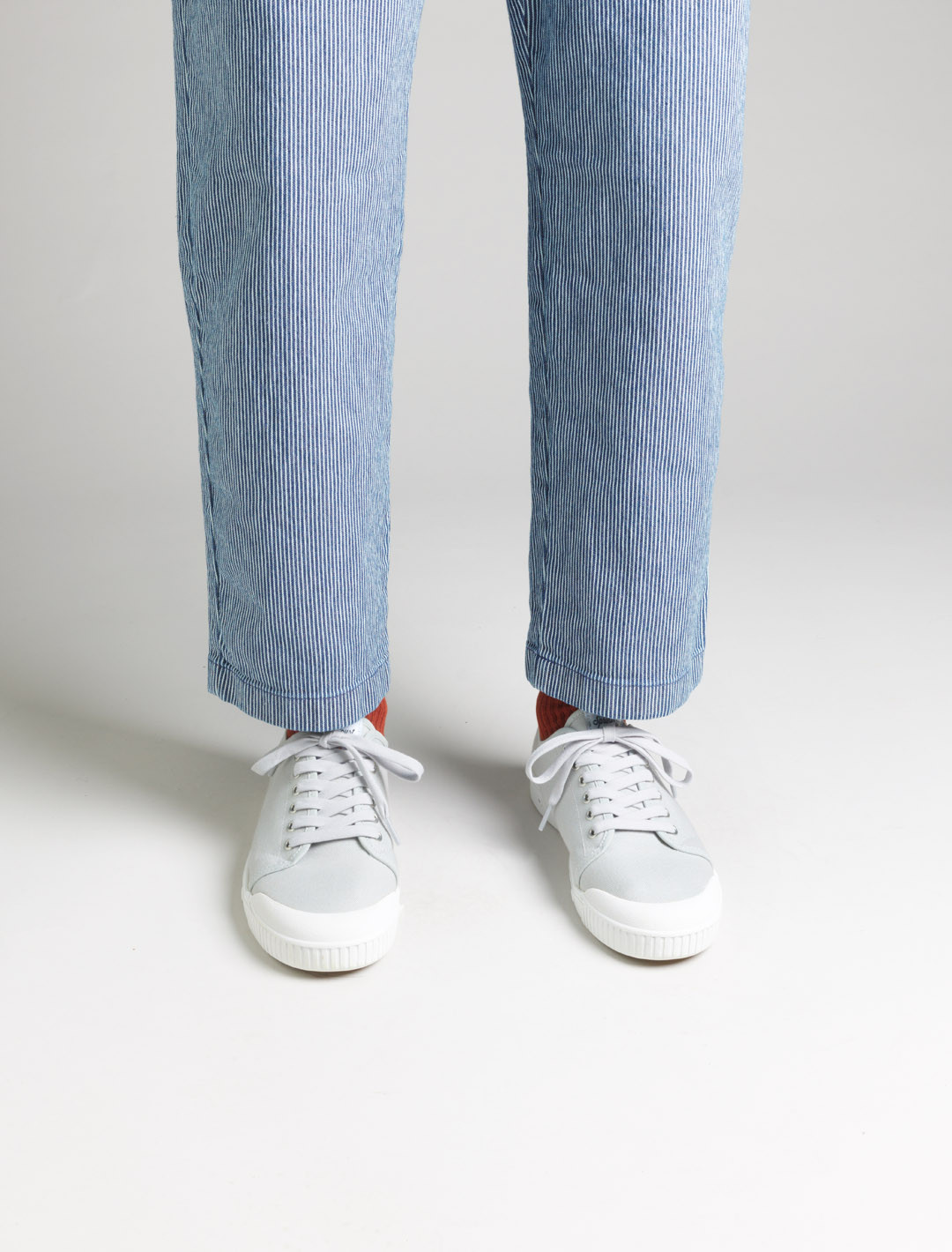 White Low-Top Canvas Sneakers | G2 CANVAS