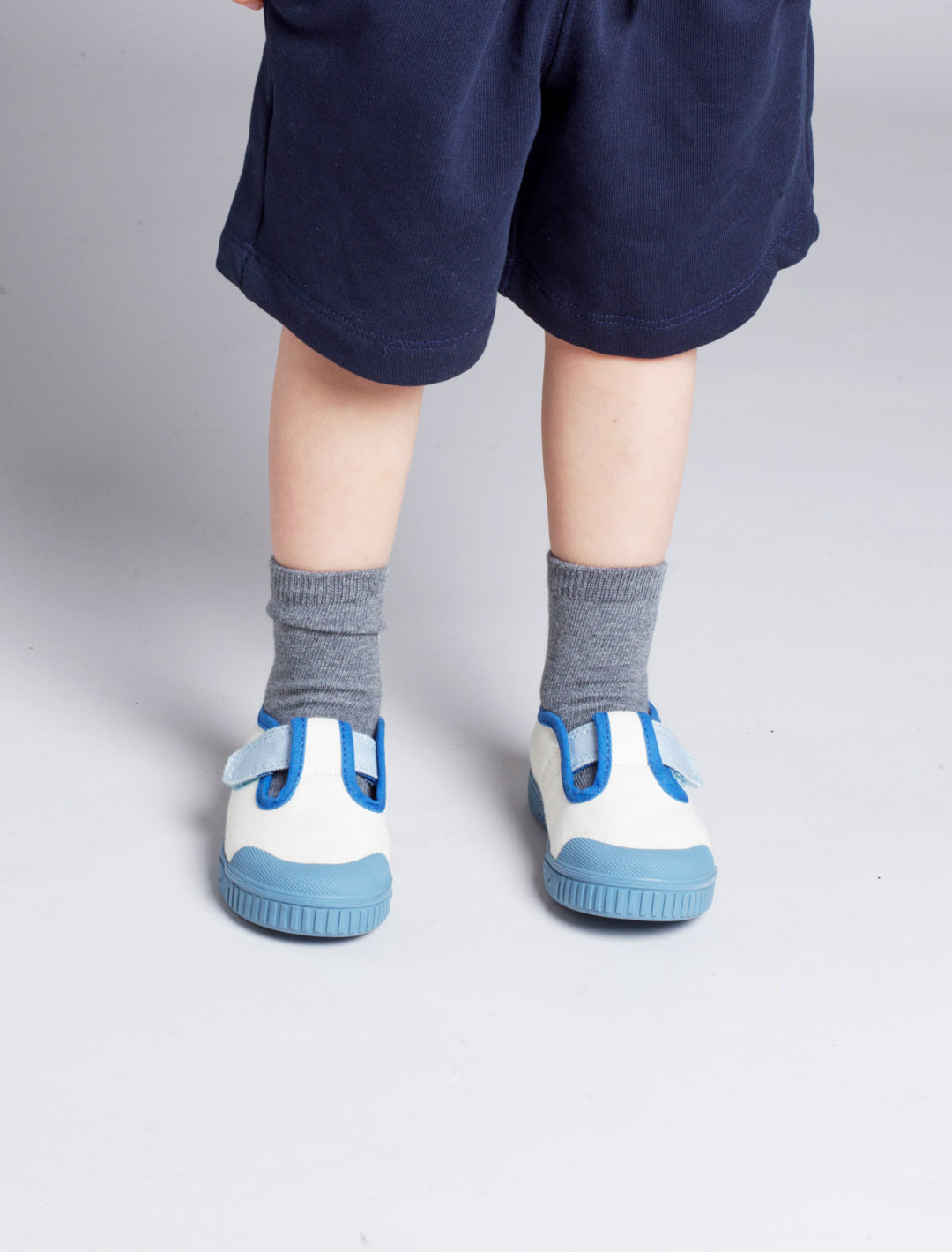 Kids’ Velcro tennis shoes – Special edition