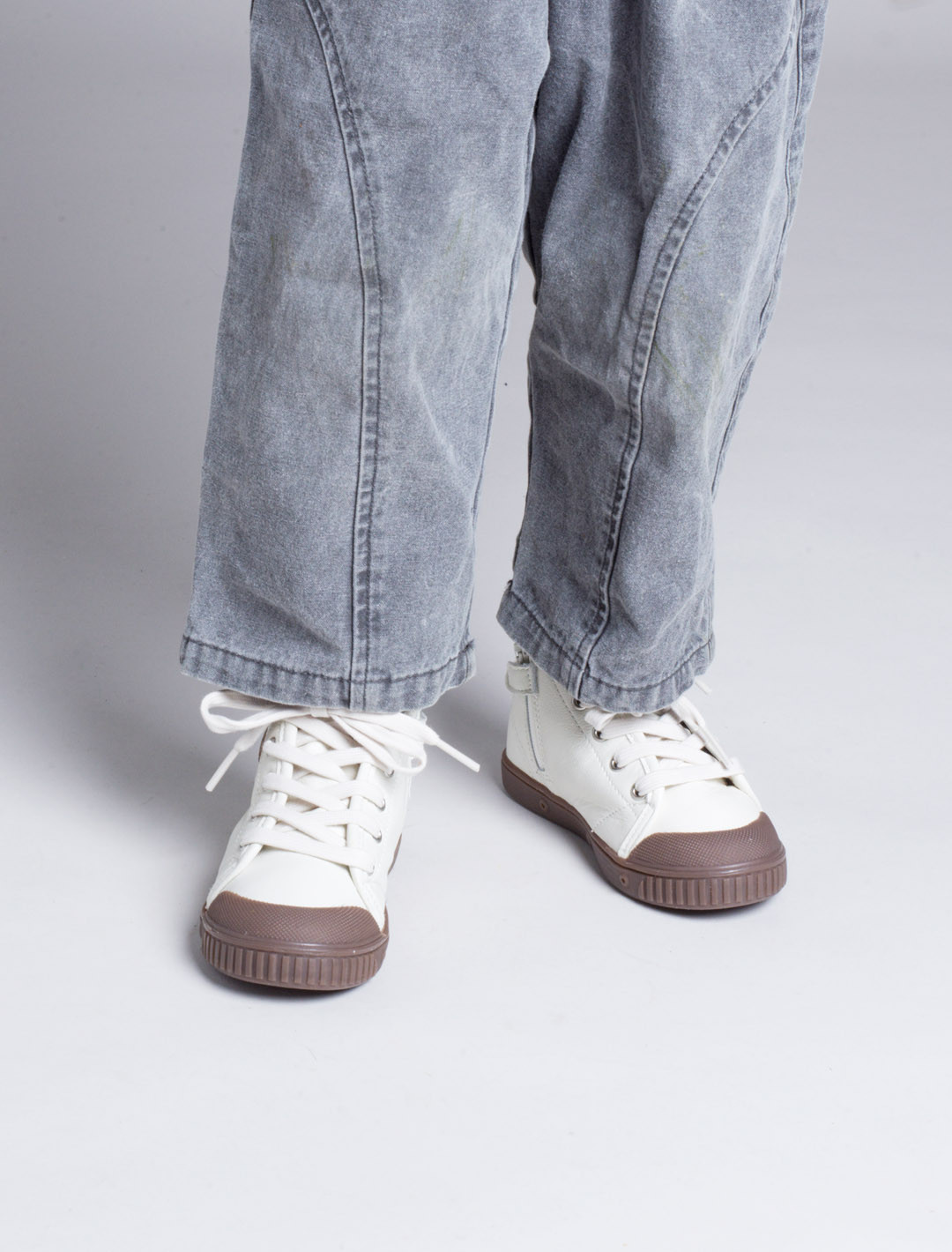 Children's high top trainer in ecru leather | Spring Court